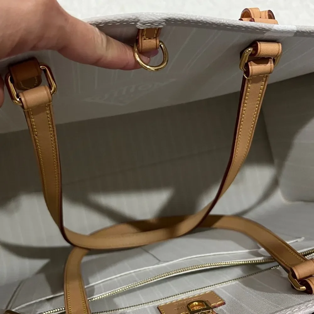 Louis Vuitton GM on the go pool collection